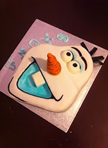 Louise-Pywell Olaf cake on #daysoutwithkids