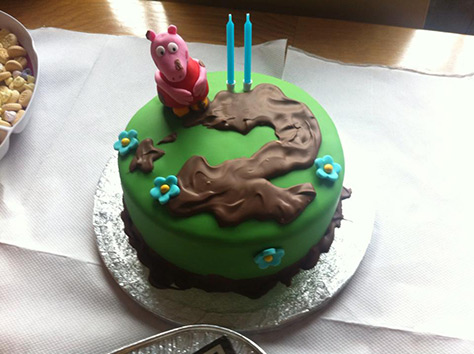 Peppa Pig Cake-by-Stacy-Ashotn on #Daysoutwithkids
