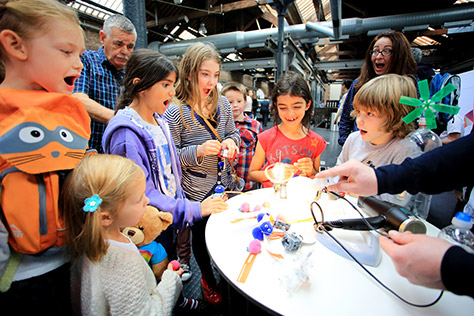 Science-busking-Siemens_IMAGE_main