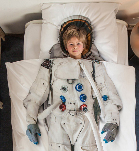 Space-man-bedlinen--older-boy