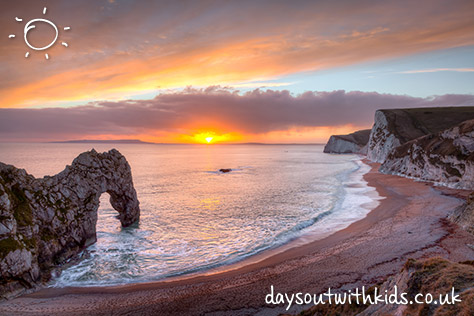 bigstock-Durdle-Door-Dorset-England-86633822