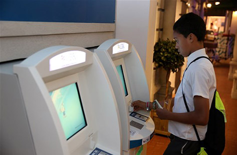 using_the_bank_at_kidzania_london__(2)_-_25_06_15