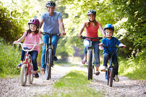 bigstock-family-on-cycle-ride-in-countr-resize
