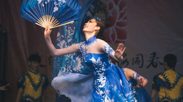 88604-640x360-chinese-new-year-stage-dance-640