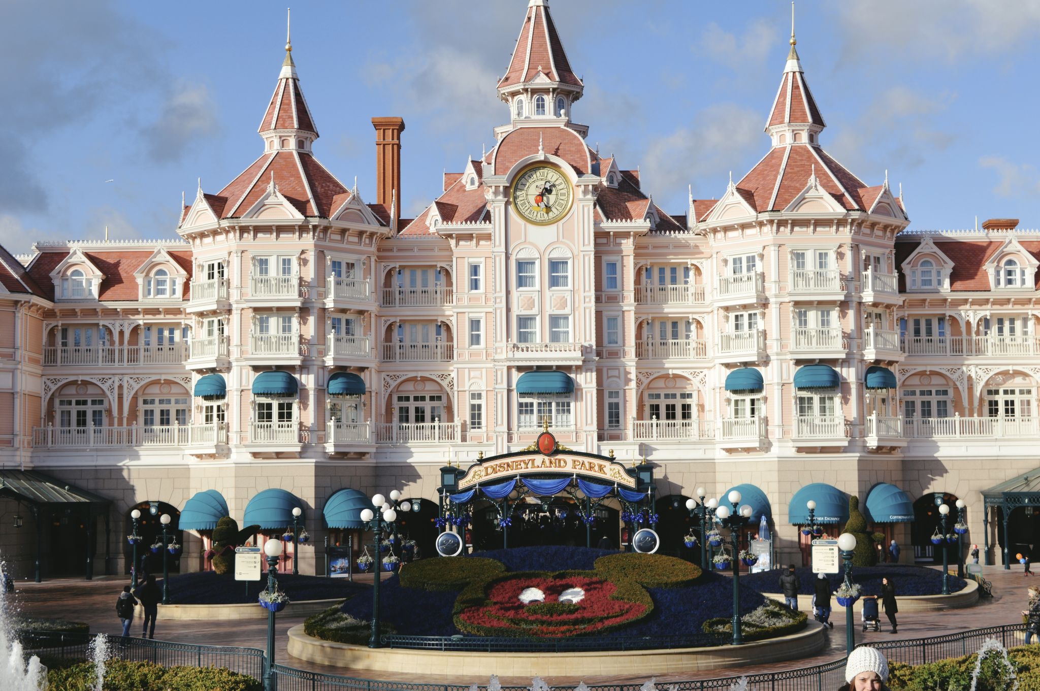 disneyland-park-entrance-disneyland-paris-picniq-blog